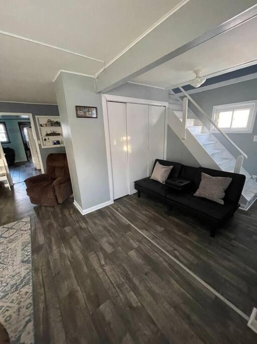 Beautiful Trailside Haven On The Edge Of Town *